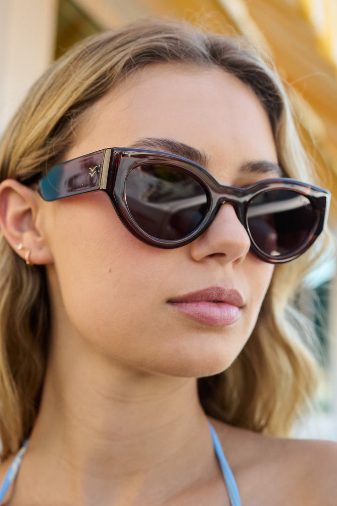 I-SEA - Ashbury Sky Sunglasses in Taupe & Brown with Polarized Lens - On Model | BikiniBird