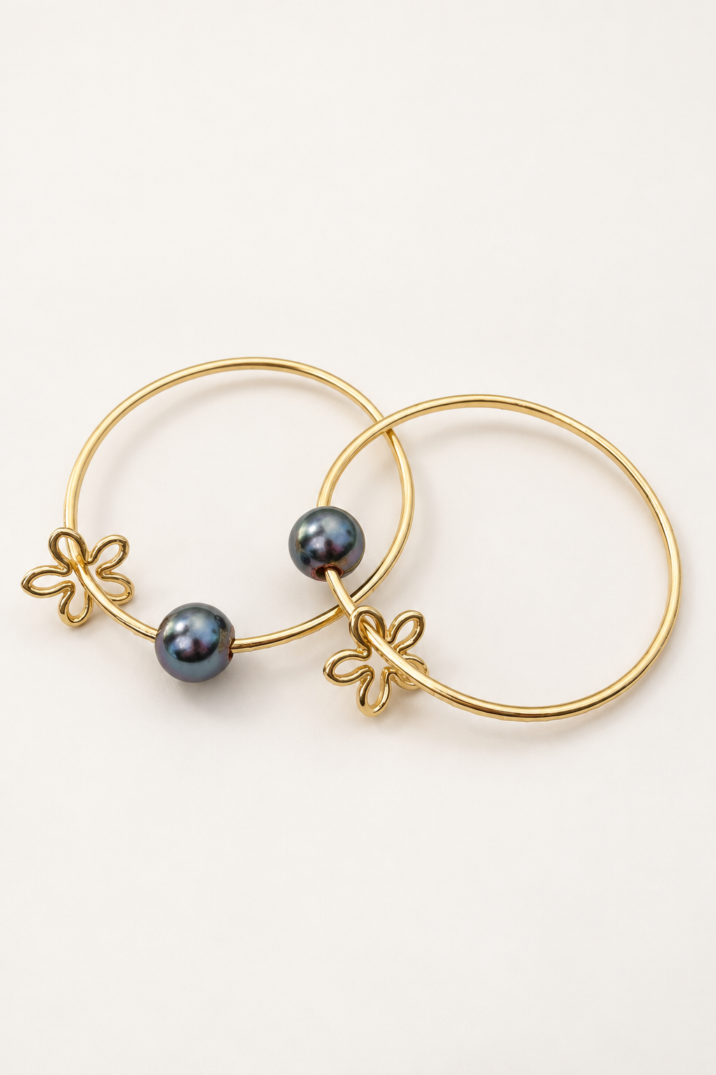 Anela's Jewelry Straight Bangle with Flower Charm and Gray Black Shell Pearl: 7.5
