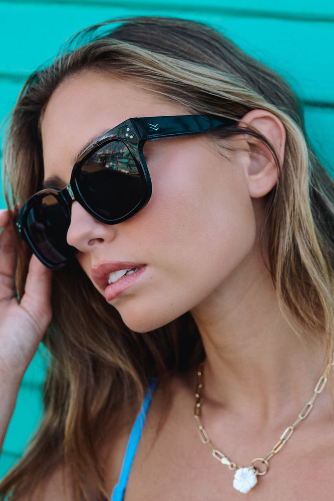 I-SEA Indigo in Black/Smoke with Polarized Lens - On Model | BikiniBird