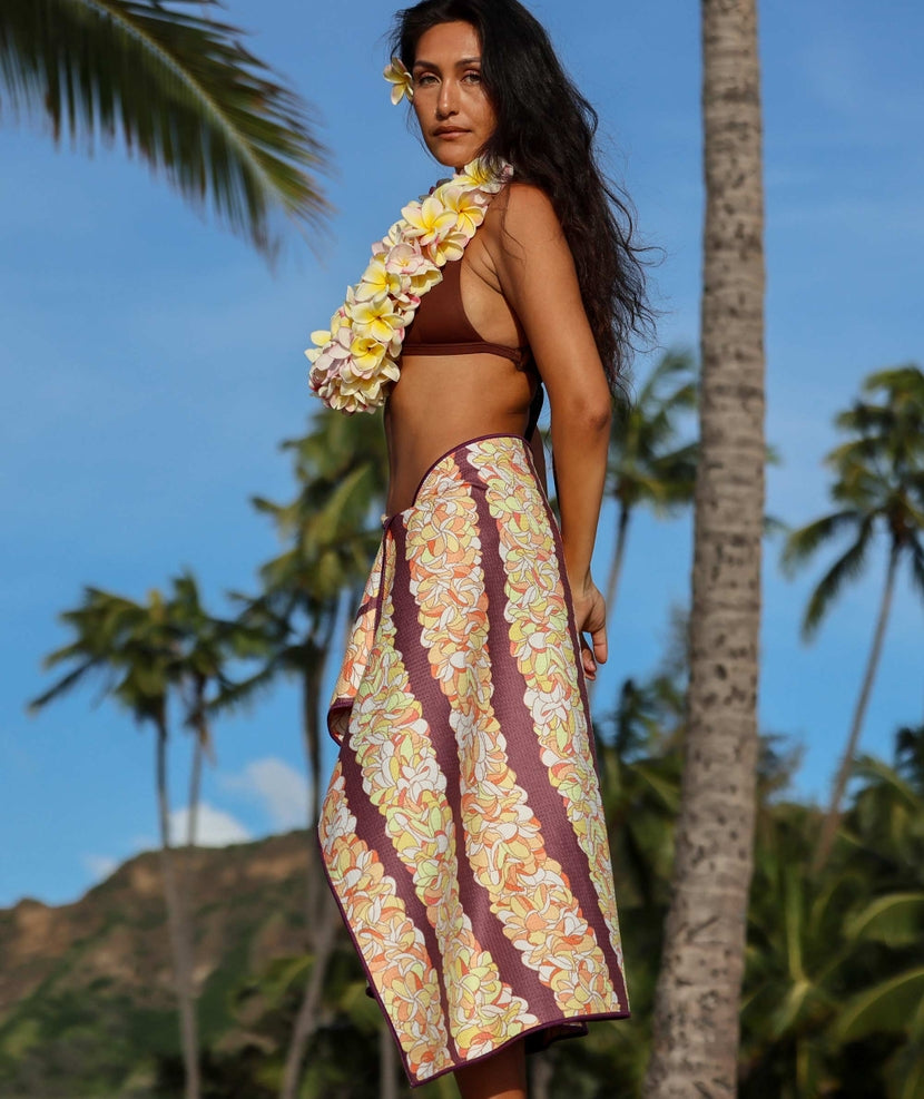 Tag Aloha Beach Towel in Summer Lei