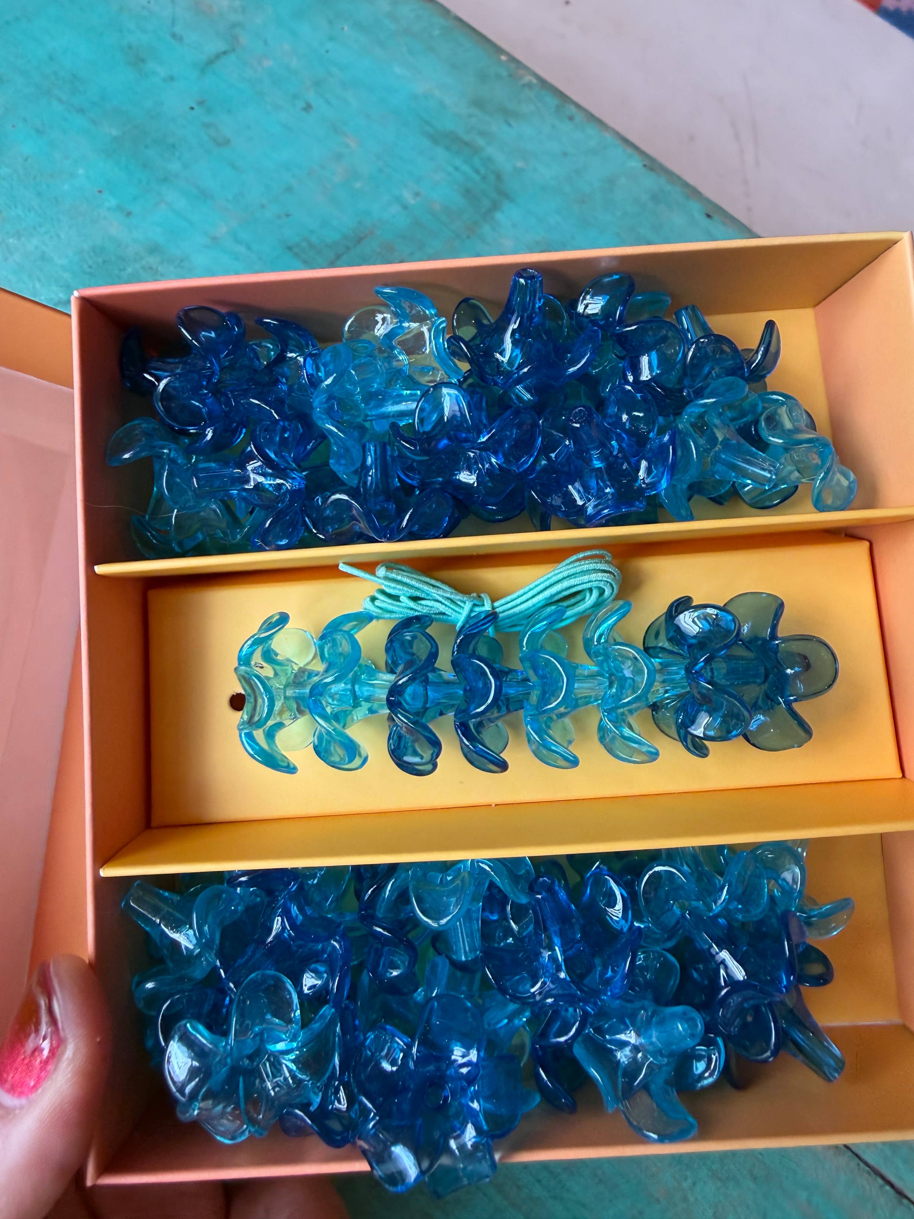 Kailua Beads Puakenikeni lei Kit: Translucent